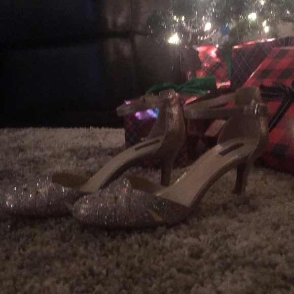 Alex Marie size 8 2-3 inch heels - Picture 2 of 4